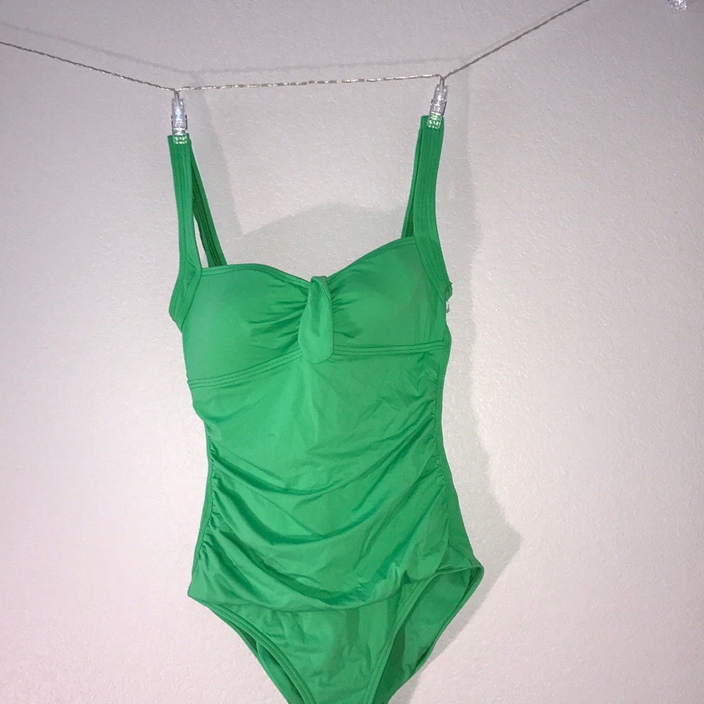 One piece tommy bahama
